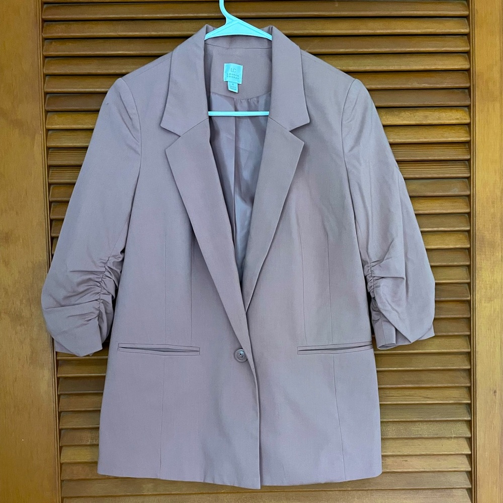 Light mauve blazer